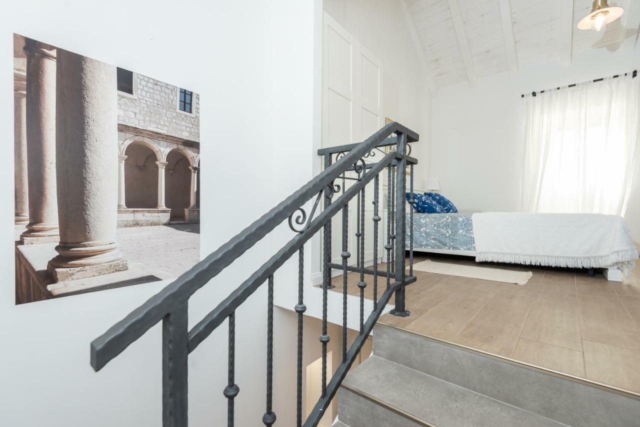 Villa Santa Eufemia Sutomiscica Eksteriør billede