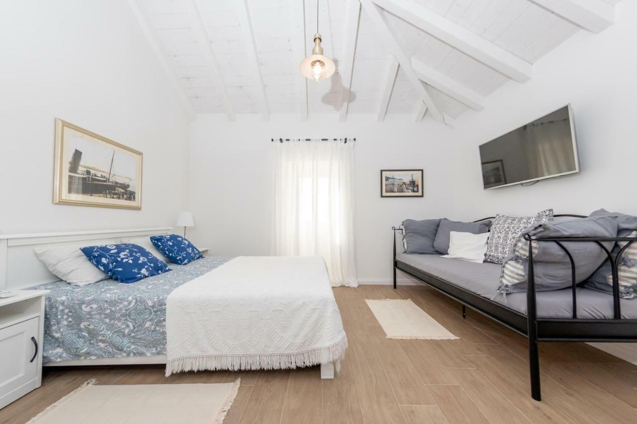 Villa Santa Eufemia Sutomiscica Eksteriør billede