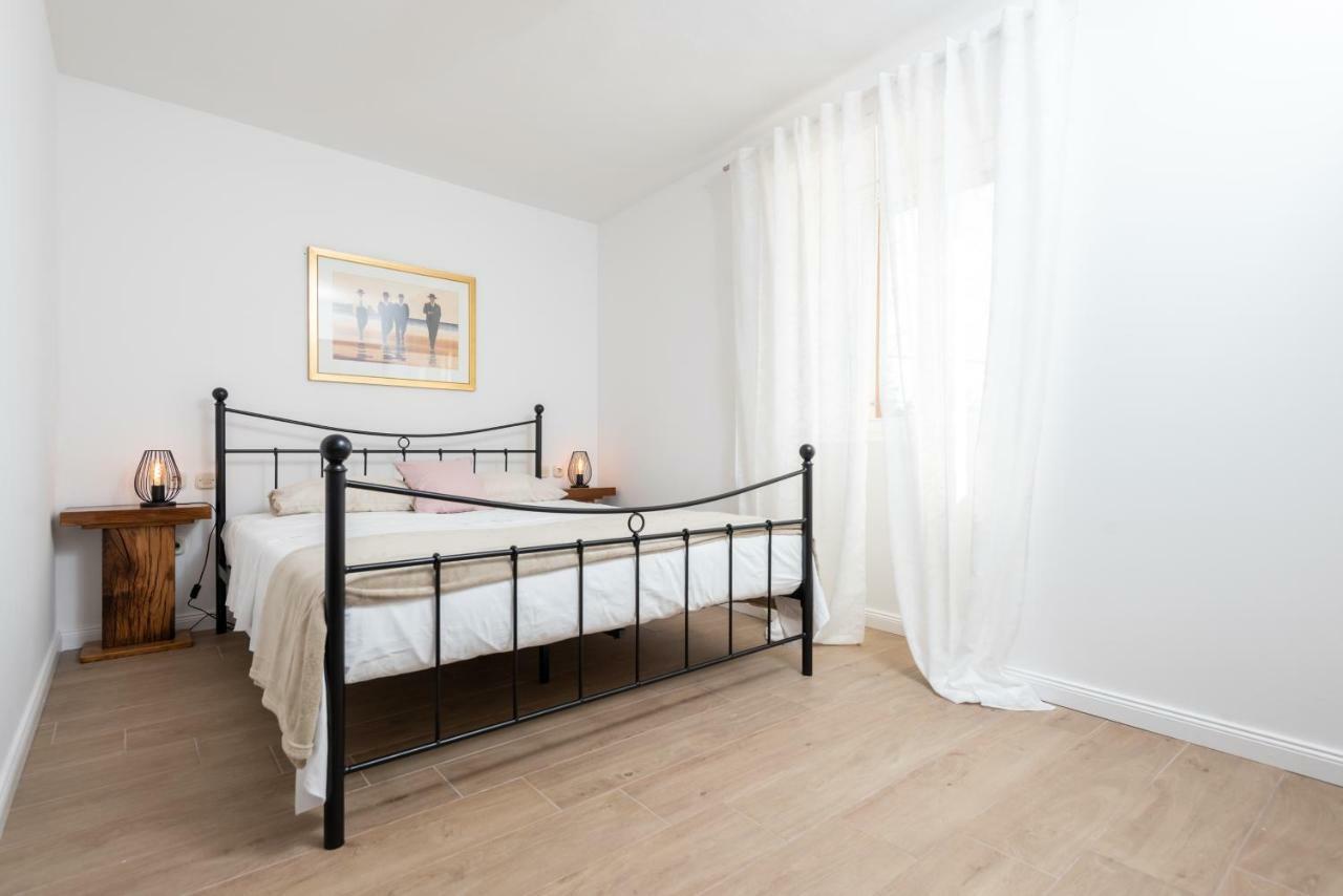 Villa Santa Eufemia Sutomiscica Eksteriør billede